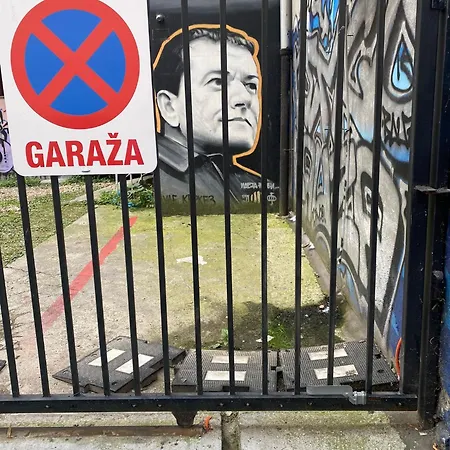 In With Small Parking Space Daire *